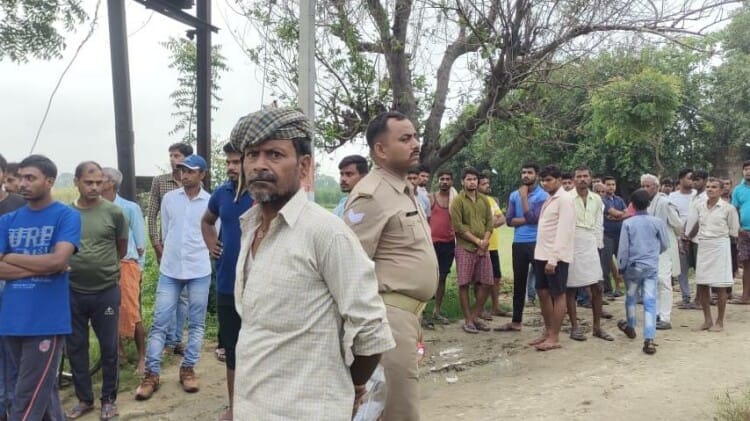 The heartless father cut his son with a machete, attacked his wife, daughter and sister, then committed suicid