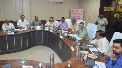 BJP MPs accused of corruption from village to tehsil in meeting