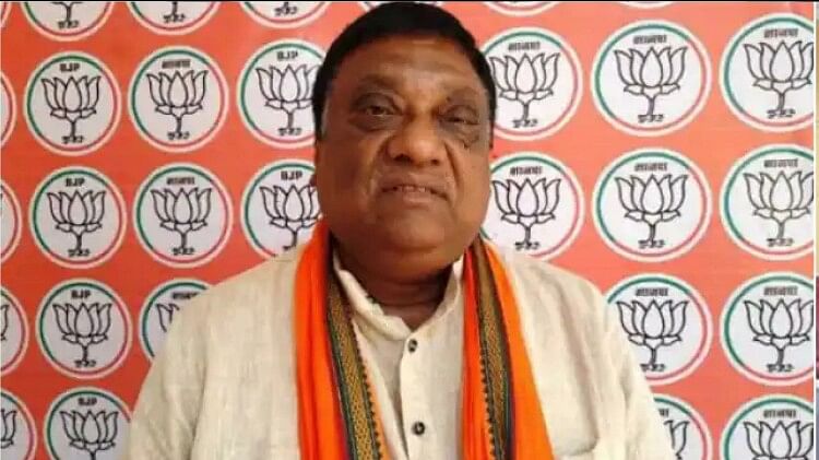 'PM मोदी देने आते हैं,जबकि गांधी परिवार लूटने': नारायण चंदेल ने जारी की सौगातों की लिस्ट, TS बाबा को दिया जवाब