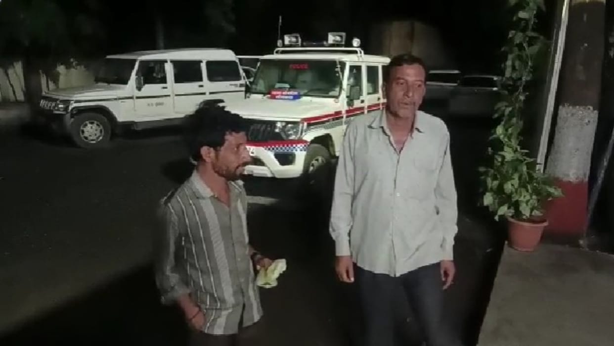 A woman beat up a deaf and dumb man by tying him to a pole in Sonkach of Dewas