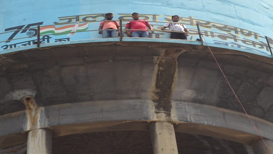 keeper of the gaushala climbed the tank with two gau rakshaks