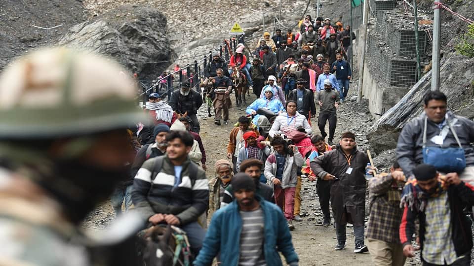 Amarnath Yatra 2023: Bum-Bum Bhole cheers valleys Baltal and Pahalgam, you can see pictures