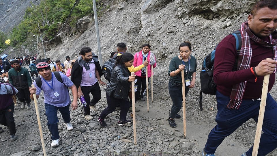 Amarnath Yatra 2023: Bum-Bum Bhole cheers valleys Baltal and Pahalgam, you can see pictures