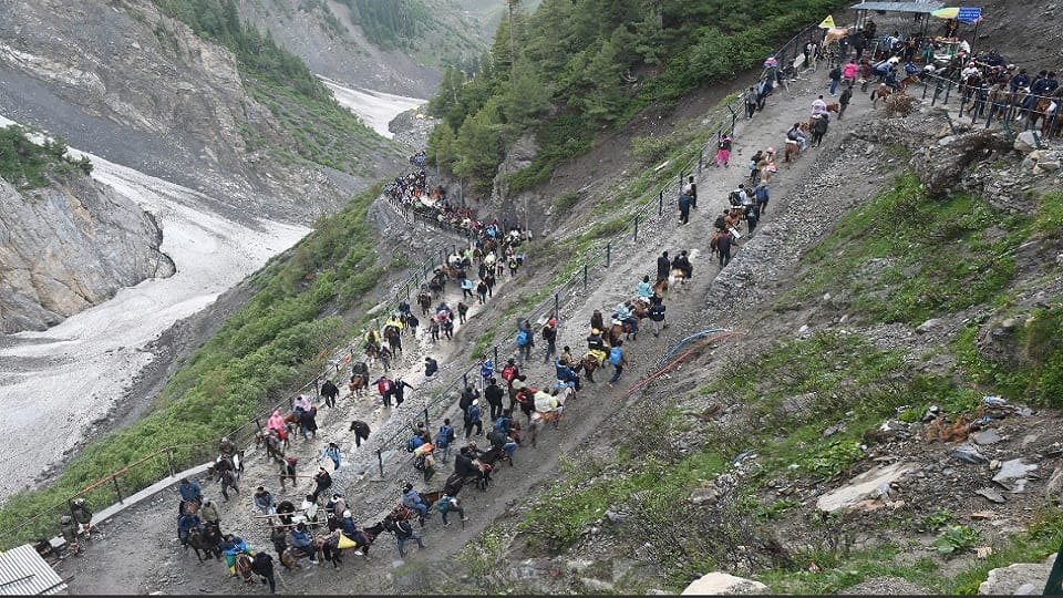 Amarnath Yatra 2023: Groups of devotees are continuously reaching Baba Barfani door, 1.50 lakhs have visited