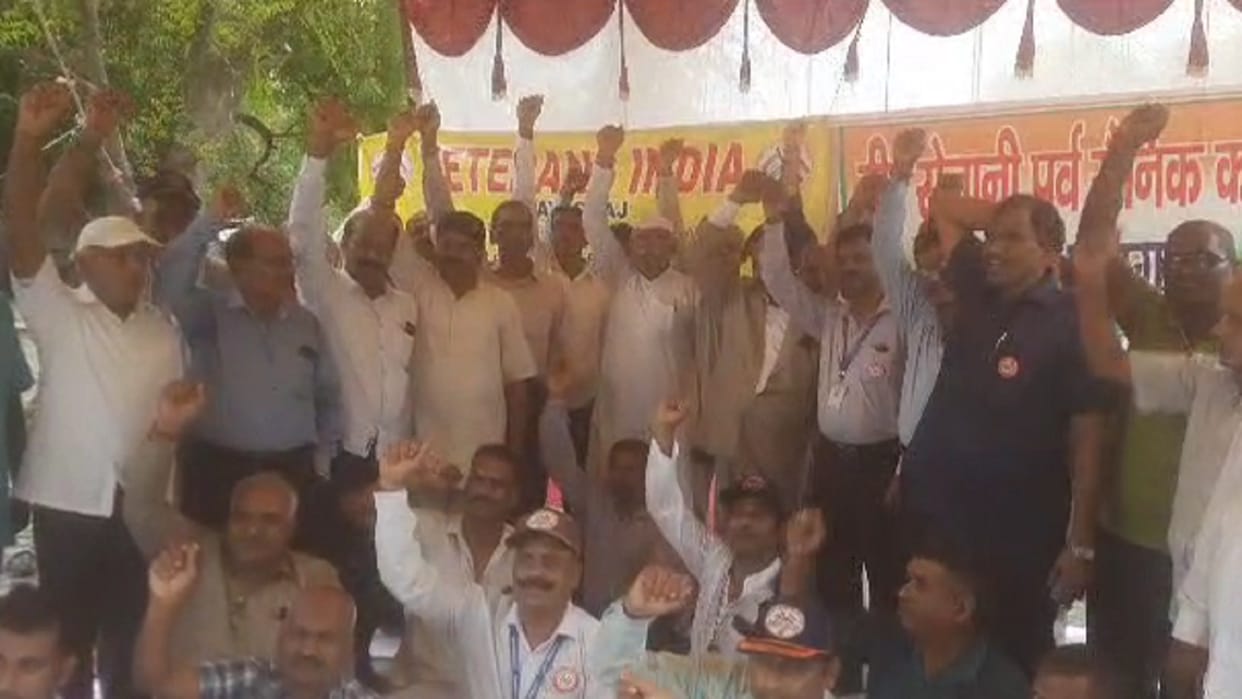 One Rank One Pension: Prayagraj's ex-servicemen protest and hunger strike, letter sent to Defense Minister
