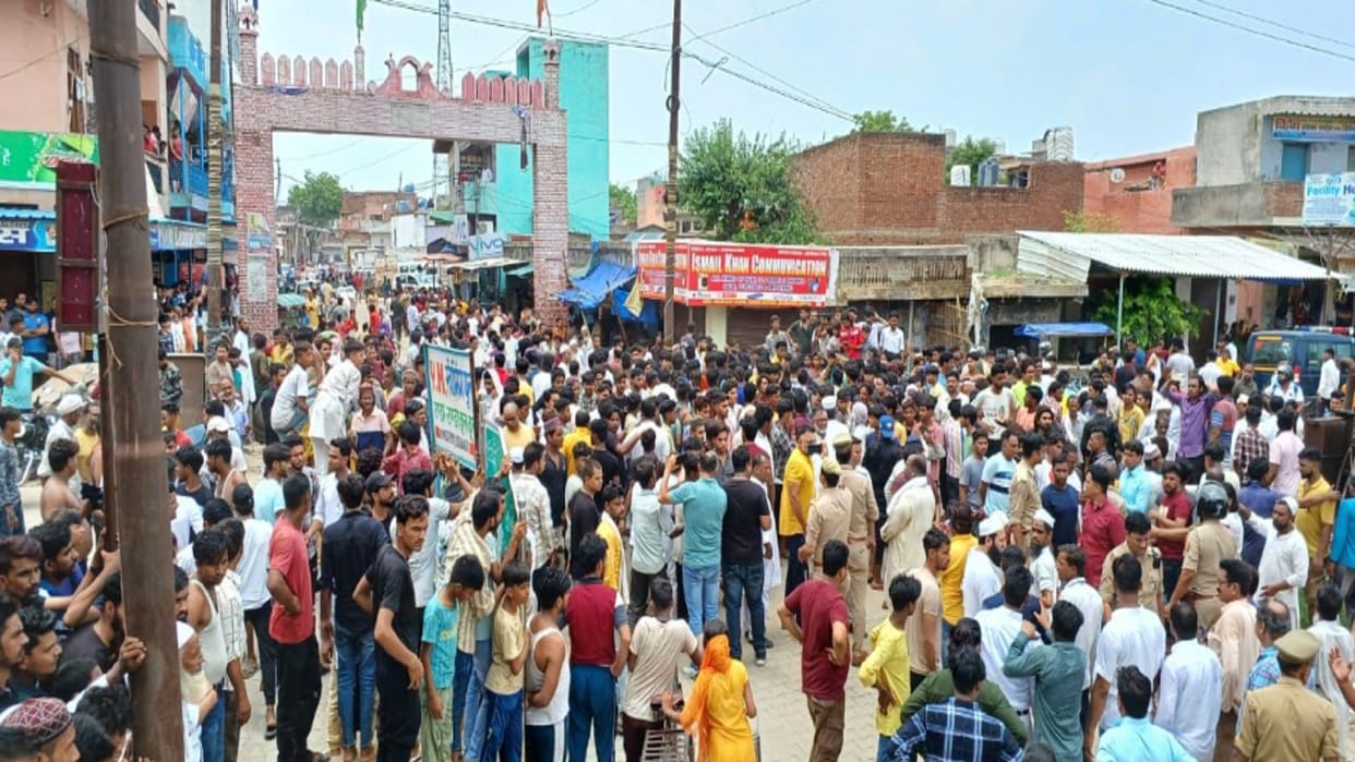 Baghpat: Relatives allege that young man died due to beating by police, created ruckus by blocking the road