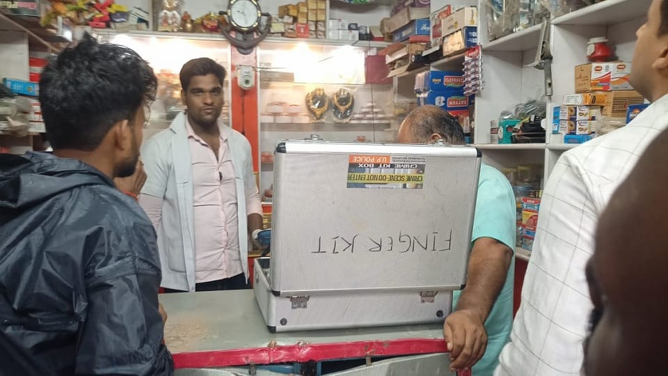Jewellery worth 10 lakh stolen from jewellery shop in Chauri Chaura