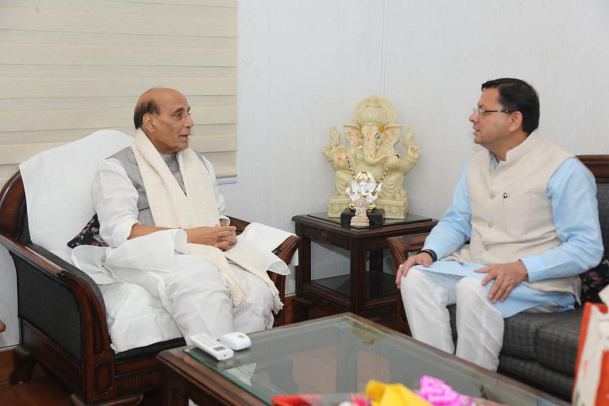 CM Dhami met Defense Minister Rajnath Singh advocated dissolution of Ranikhet and Lansdowne cantonments