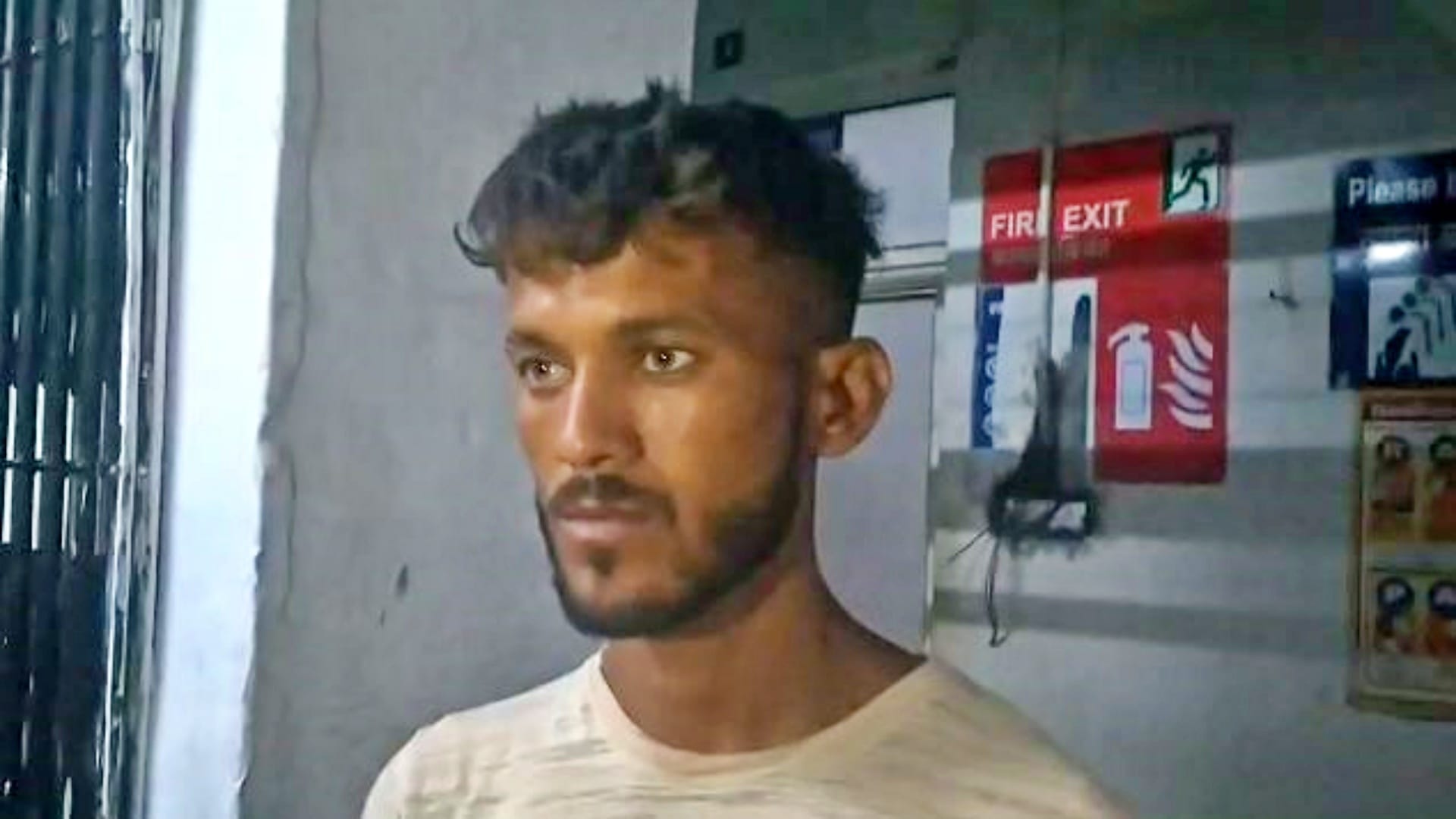 घटना की जानकारी देता मृतका का भाई।