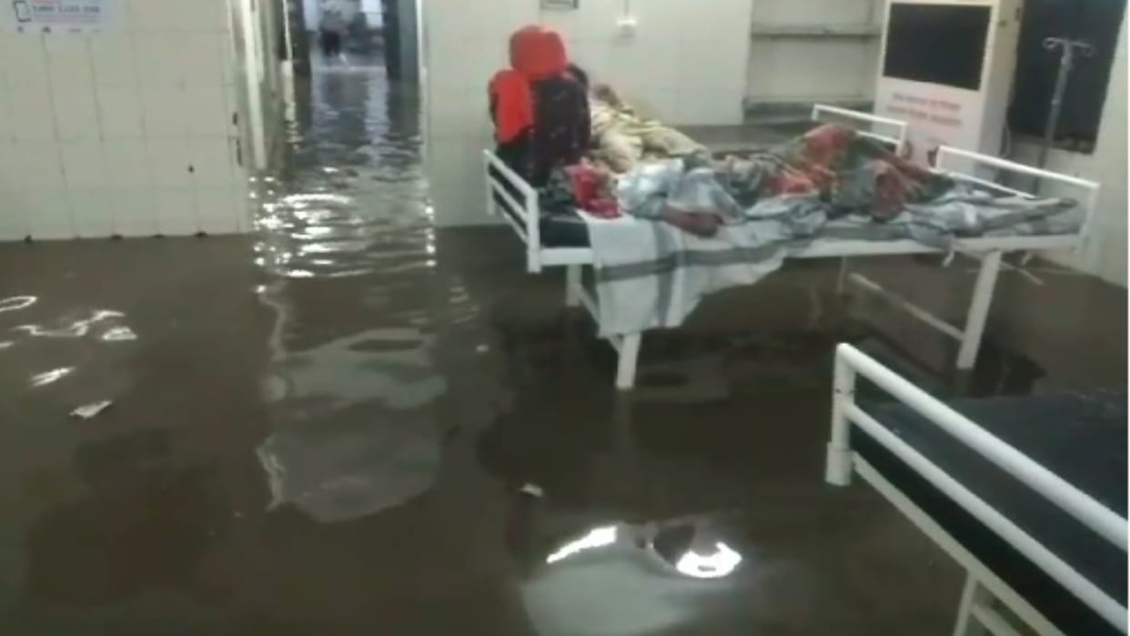 Morena: Sewage water enters government hospital, risk of infection on pregnant women including newborns