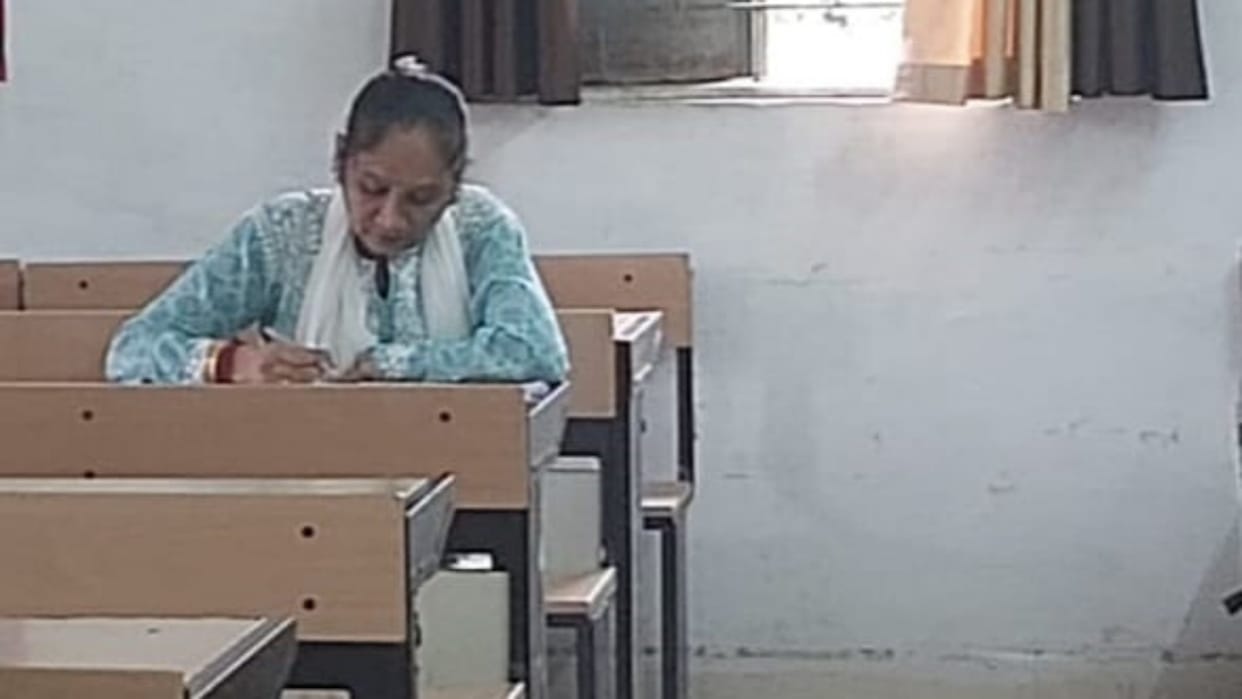 Patharia MLA Rambai gave class 12th history paper exam