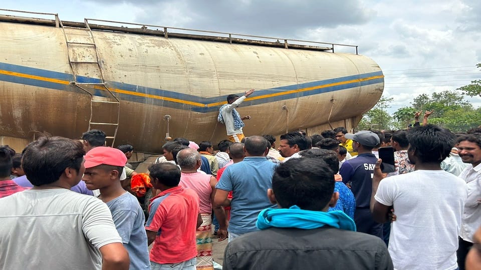 सड़क हादसे में पिता पुत्र की मौत