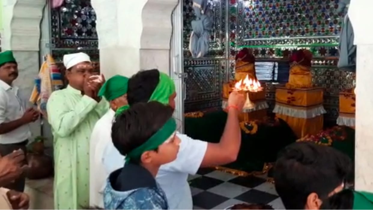 On Gurupurnima conch shell echoes in the dargah of Neem Wale Baba
