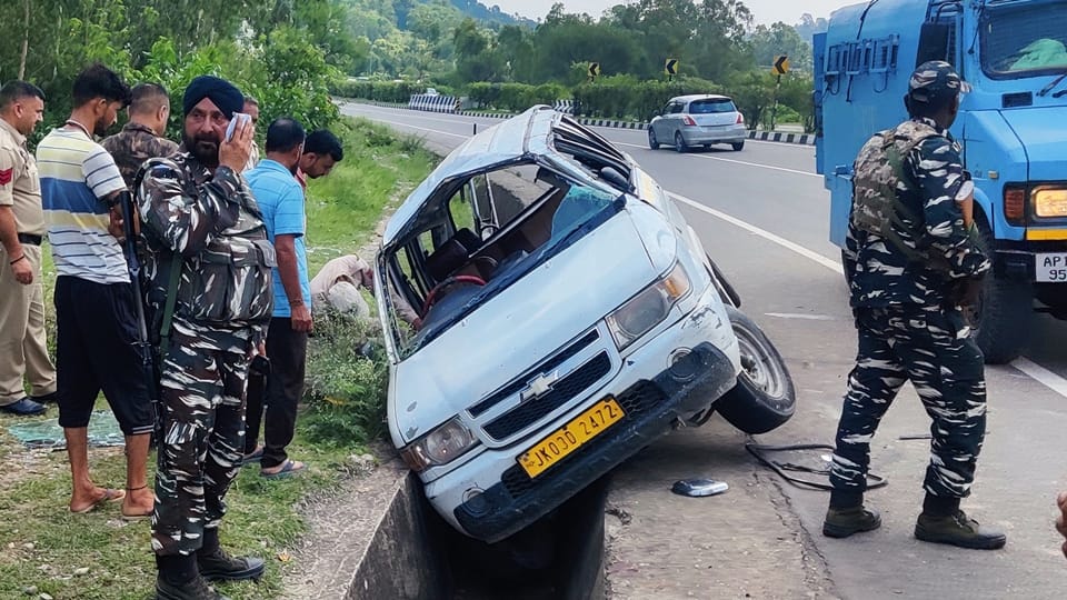 Udhampur Accident: Vehicle of Amarnath pilgrims overturned eight pilgrims including driver injured