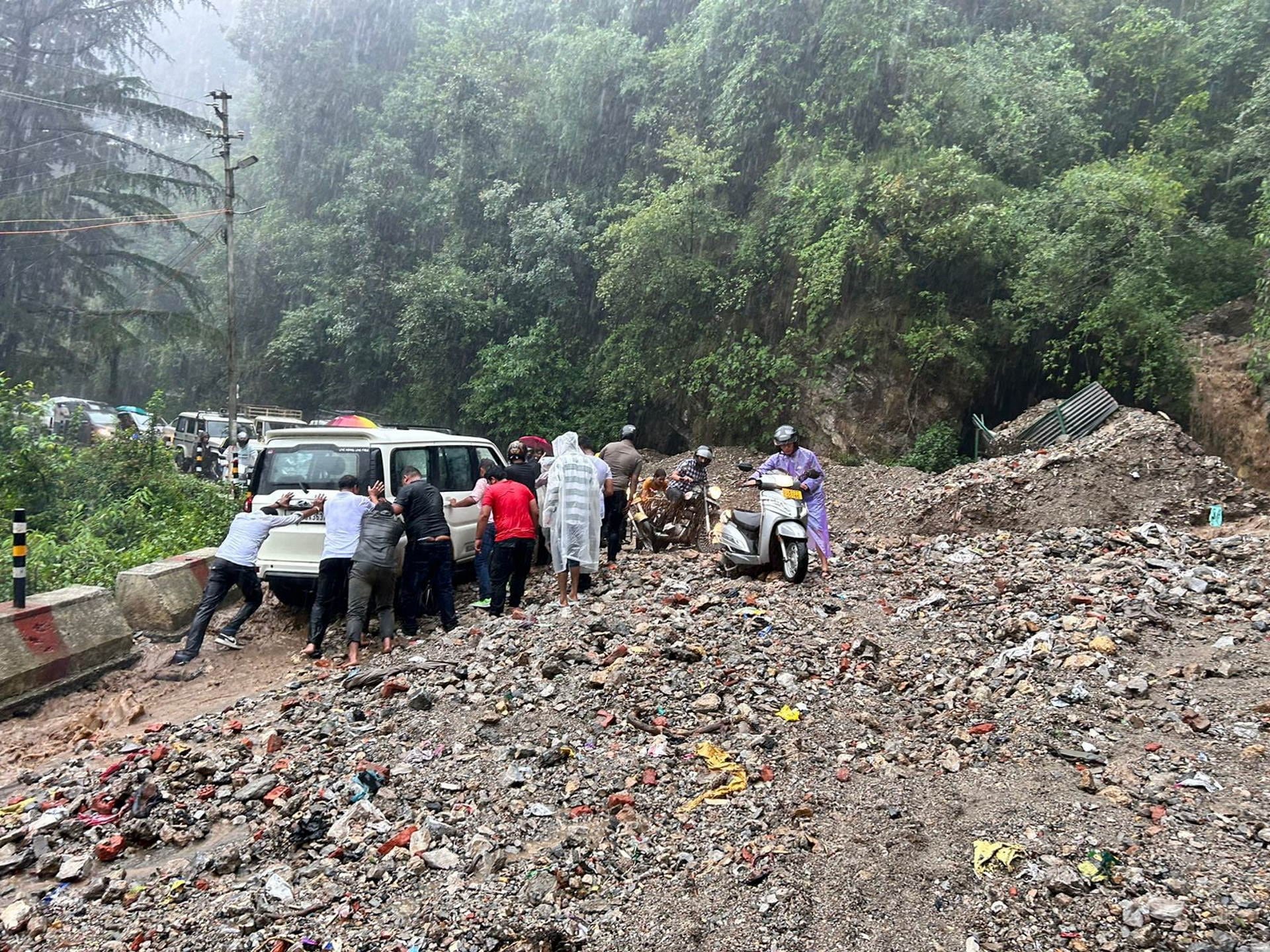 Uttarakhand Weather News rain debris on the highway vehicles stranded mussoorie Watch photos