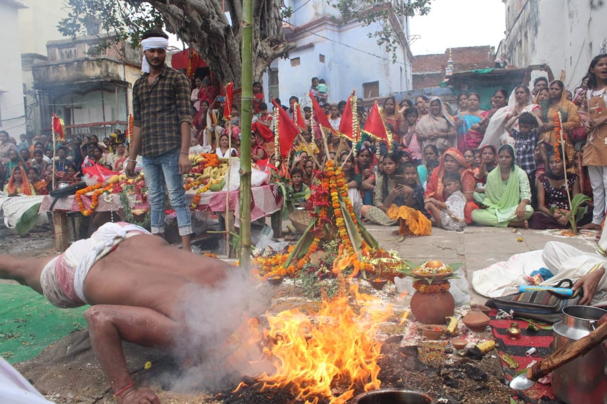 Bathing with boiling milk and head thrown in fire chanting Har Har Mahadev during worship of Krishna
