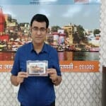 डिब्बा बंद प्रसाद के साथ पोस्ट मास्टर जनरल कृष्ण कुमार यादव