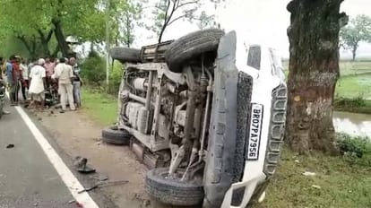 Bihar Accident News: बेटे को ITI की परीक्षा दिलाने जा रहा था बाप; बाइक और कार की सीधी टक्कर में दोनों की मौत Father was going by bike to get his son to take ITI exam in Arrah; Both died in a direct collision with car