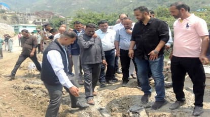 Processing Plant: जगत सिंह नेगी बोले- छैला कैंची-पराला मंडी सड़क और प्रोसेसिंग प्लांट जल्द करवाएं तैयार Rs 100 crore processing plant to be built soon in Parala Mandi, Horticulture Minister inspected