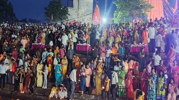 गुरु पूर्णिमा पर महादेवघाट में उमड़ा जनसैलाब: खारुन गंगा मैया की हुई महाआरती, लगे हर-हर महादेव के जयकारे