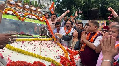 Uttarakhand: सैन्यधाम के लिए 21 पवित्र नदियों का जल पहुंचा दून, यात्रा का पुष्प वर्षा से किया गया भव्य स्वागत Sainya Dham Uttarakhand water of 21 holy rivers reached Doon for military base read more update in hindi
