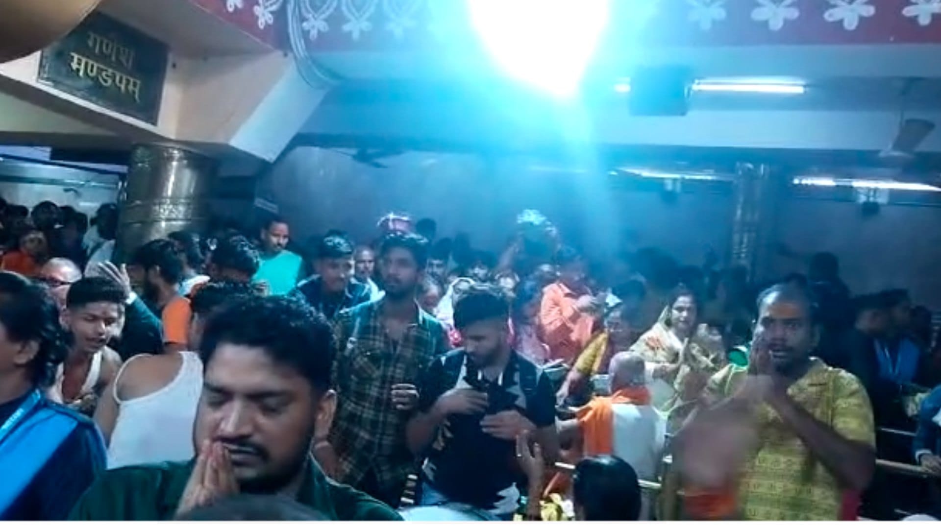 Ujjain Mahakal: Crowd of devotees for Mahakal darshan, doing darshan from barricades