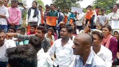 ABVP protest on supplementary in English in BSC final year in Mahasamund