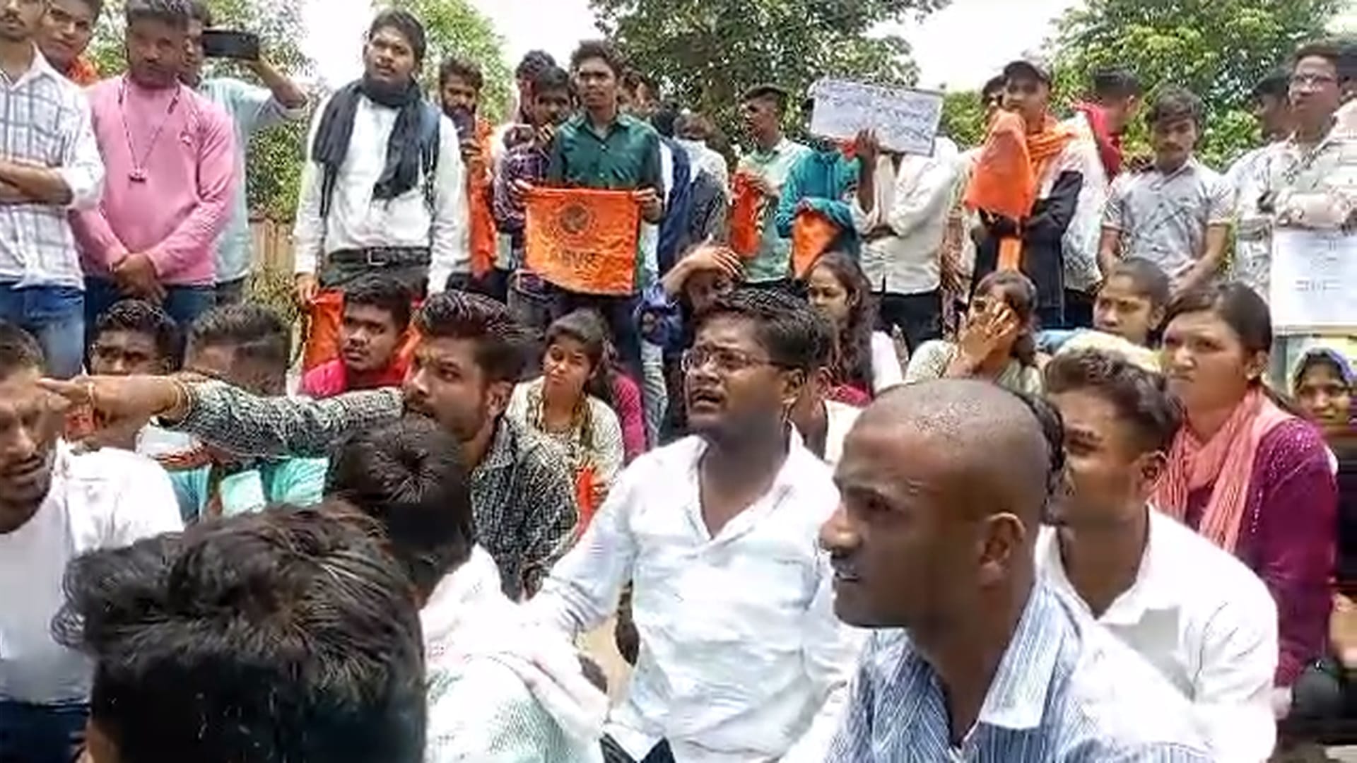 महासमुंद में एबीवीपी ने किया प्रदर्शन।