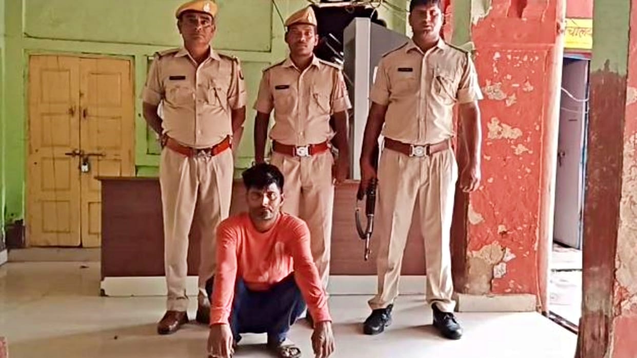 Dholpur Crime Firing pelting on the police who came to calm the land dispute one arrested