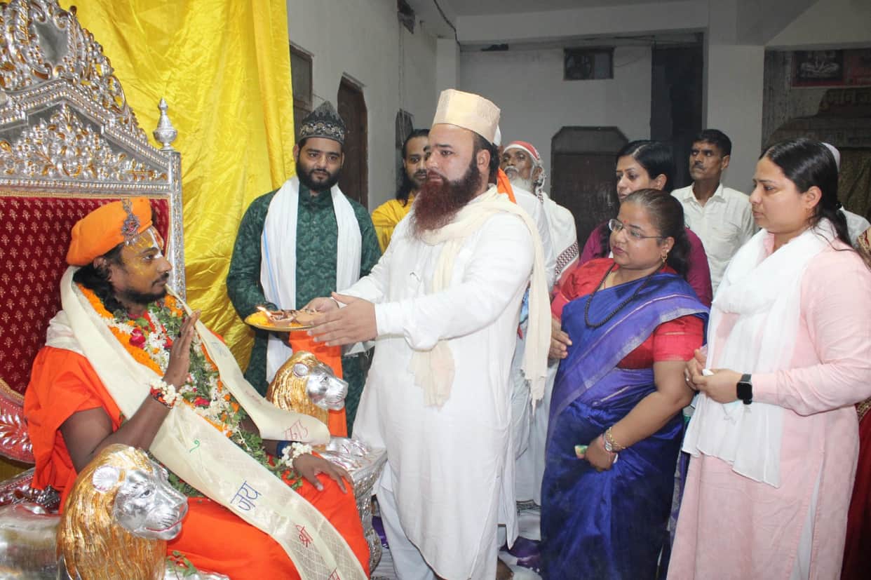 Guru Purnima 2023 Muslim disciples worshiped Guru in Varanasi