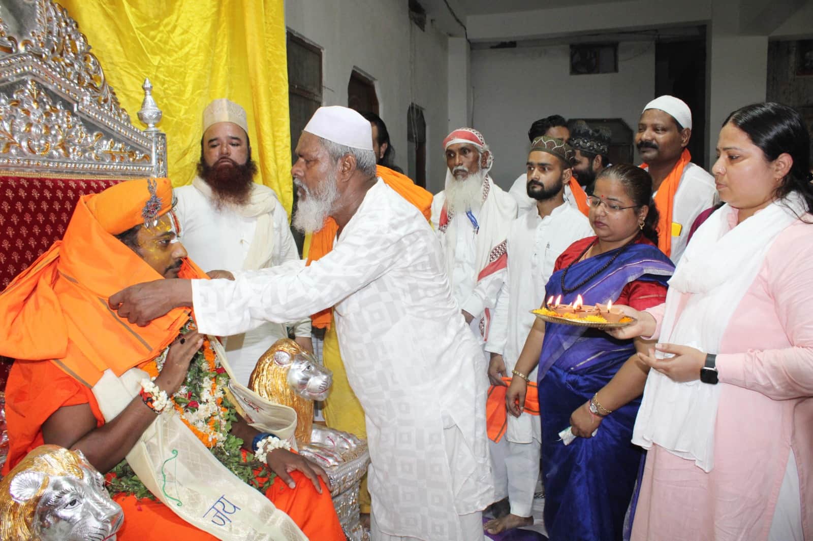 Guru Purnima 2023 Muslim disciples worshiped Guru in Varanasi