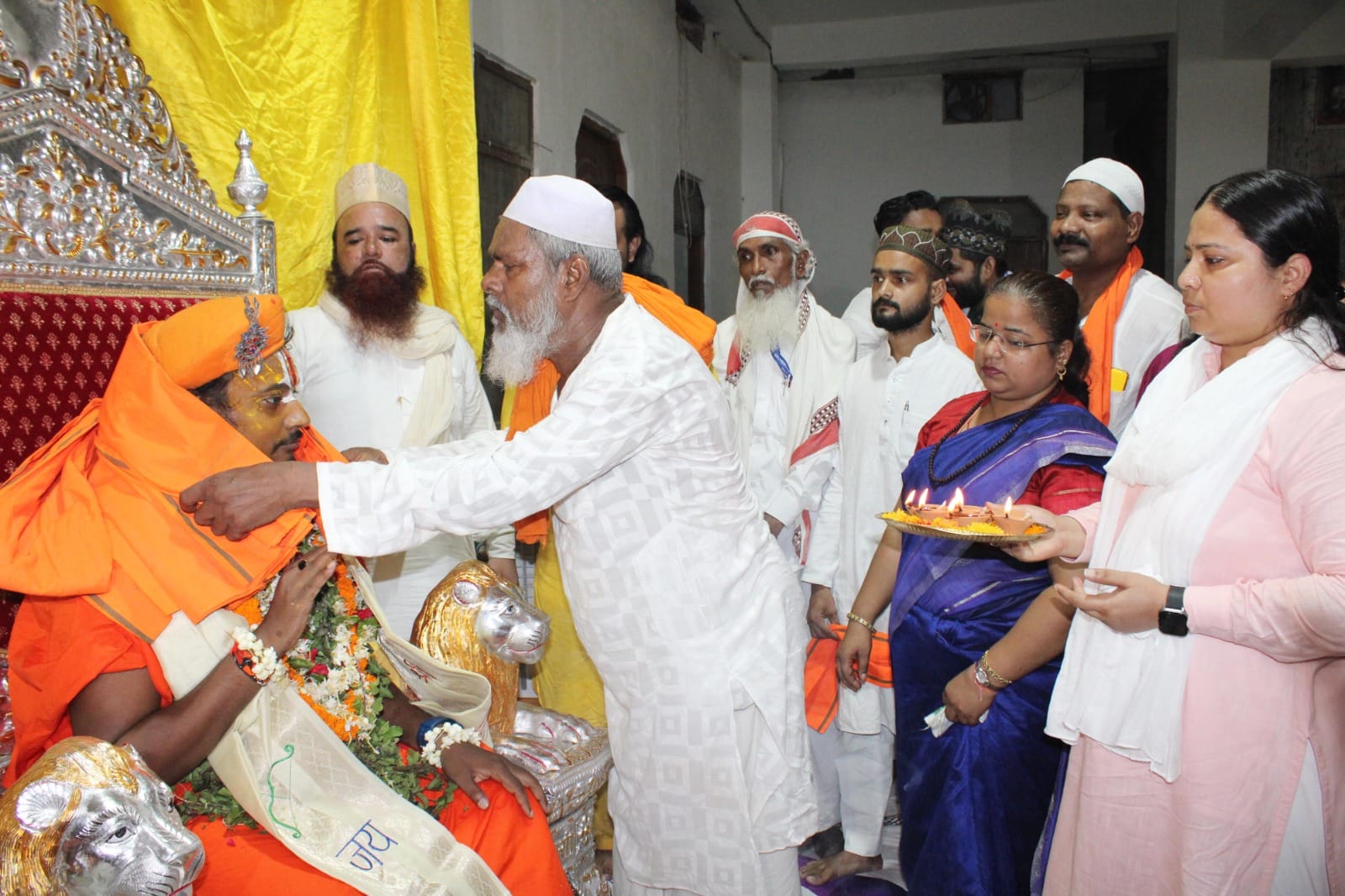 Guru Purnima 2023 Muslim disciples worshiped Guru in Varanasi