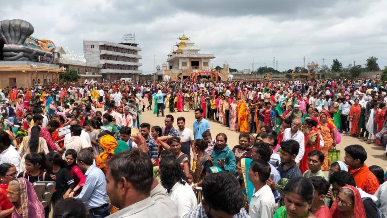 Sehore Kubereshwar Dham News: IMore than three lakh devotees reached the Guru Purnima festival