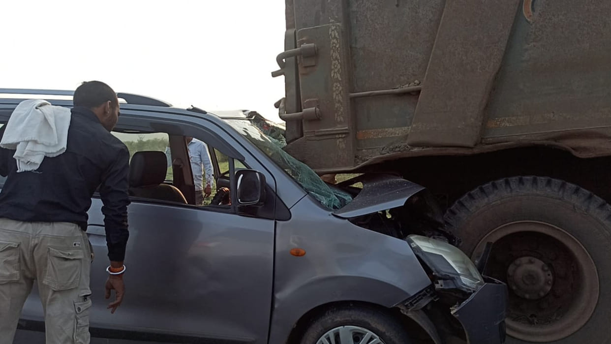 MP News: One killed after a car rammed into a standing dumper in Rajgarh, passenger bus overturned in Shahdol