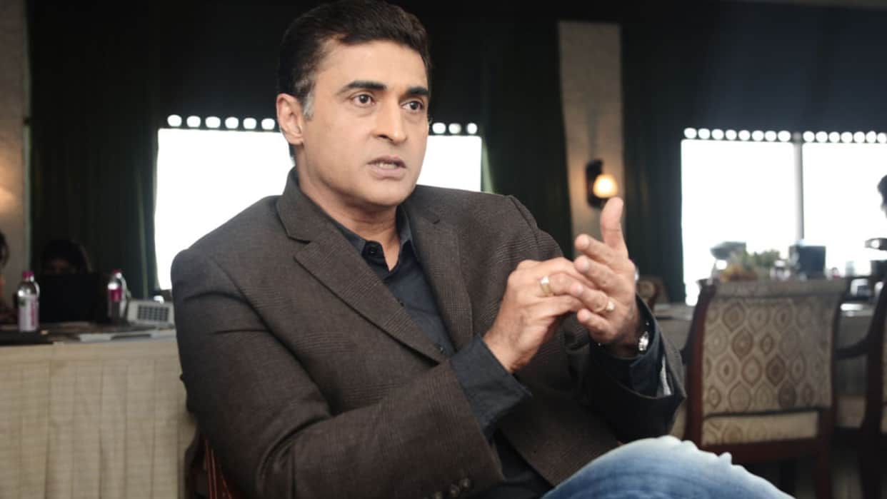 actor mohnish bahl farmhouse wall suddenly collapses in heavy rain of mumbai