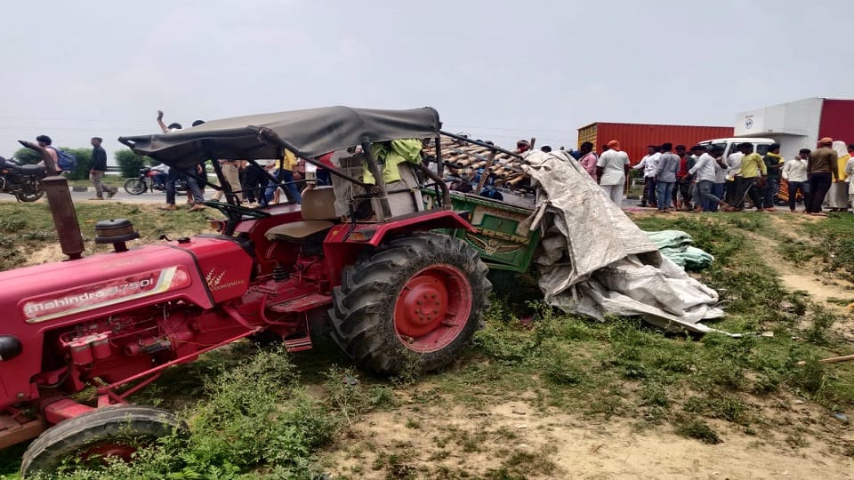 Horrific accident in Mathura tractor trolley full of devotees overturned four people death