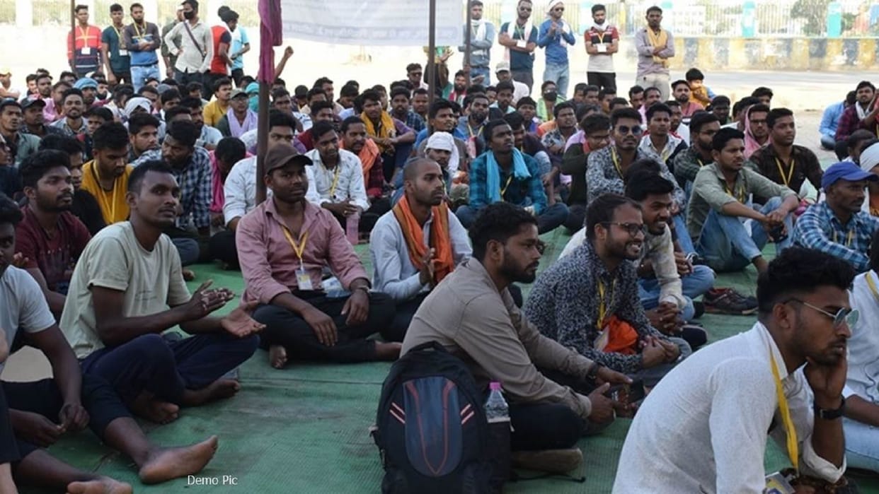 Chhattisgarh: Contract workers open front, sit on strike, state level agitation in Raipur on July 10