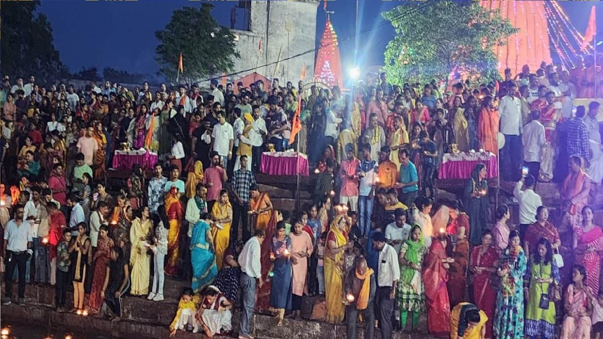 Guru Purnima: Kharun Ganga Maiya MahaAarti in mahadevghat