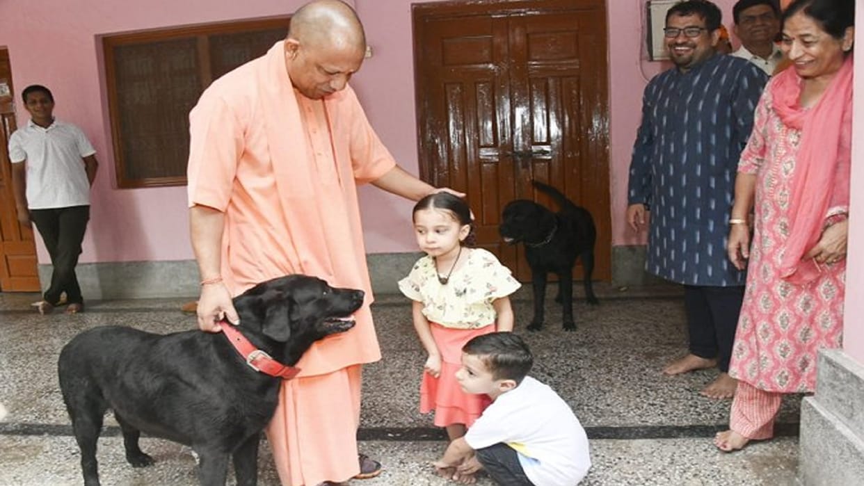 Twin brother and sister came from Delhi to seek blessings from Yogi Adityanath