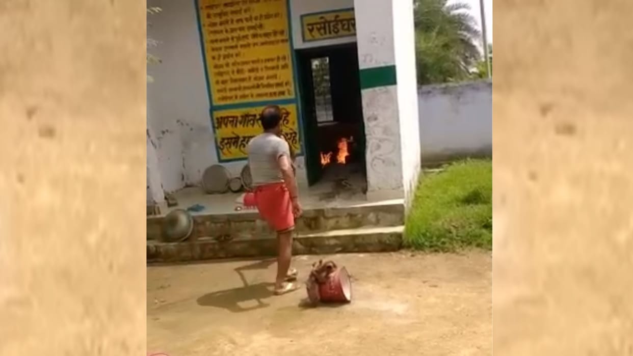 Fire broke out in a school while cooking the mid day meal in Sitapur.