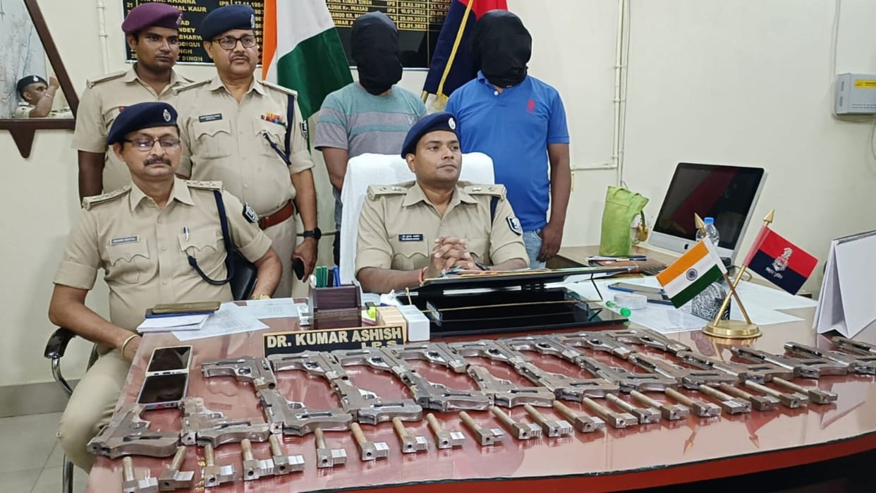 Smuggler carrying cache of weapons from Barauni Lucknow Express arrested; consignment was going from to Munger