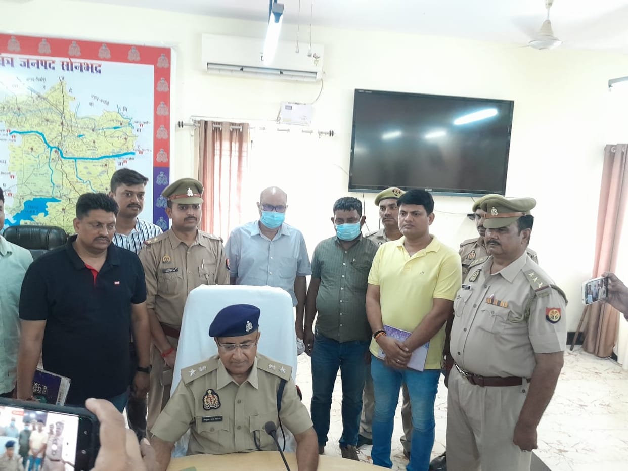 Rs 25 thousand rewarded Sonbhadra former ARTO arrested with partner
