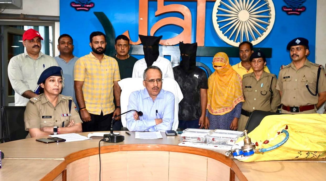 Looted money by cutting ATM in Dehradun Three arrested of Mewati gang who stole eight lakhs