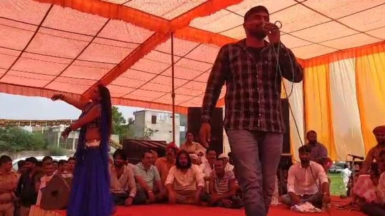 Viral Video Before meeting of Haryana Deputy CM Dushyant Chautala Bala obscene dance on stage in Jaipur