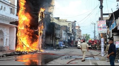 Woman officer of insurance company killed and 18 trapped due to fierce fire in two electronic showrooms