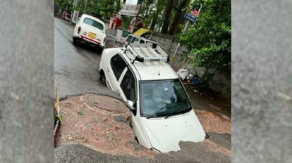 Akhilesh Yadav tweets about a road sinked near Balrampur Hospital.