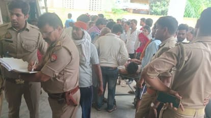 Sonebhadra Accident: सवारियों से भरी टेंपो में रोडवेज बस ने मारी टक्कर, महिला की मौत, दो बच्चों समेत आठ घायल Sonebhadra Accident: Roadways bus collided with a tempo full of passengers, woman killed, eight injured