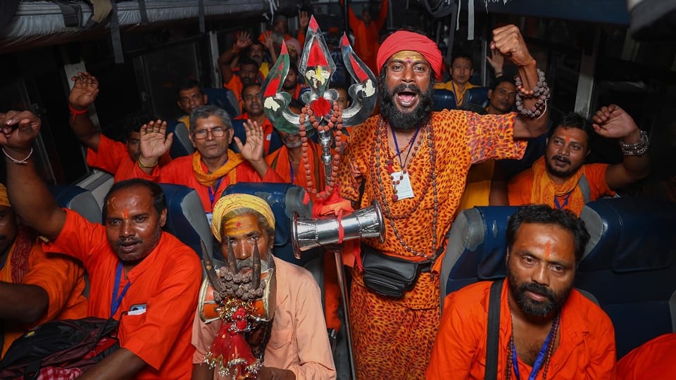 Amarnath Yatra 2023: 10th batch of 7800 pilgrims leaves from Jammu amid tight security