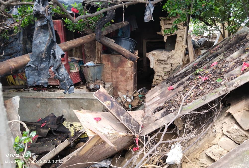Dehradun Weather: Flood in rain drain, two houses collapsed, saved life by running