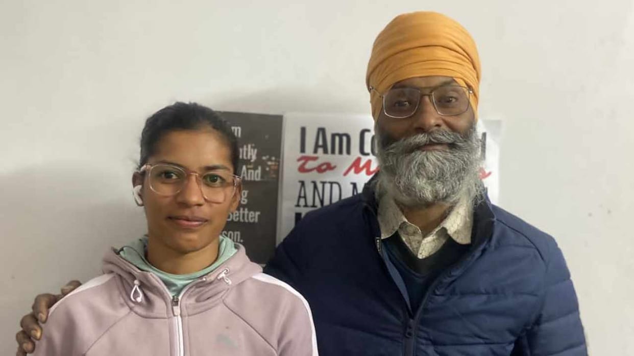 Carpenter's daughter Amanjot Kaur selected in Indian women's cricket team